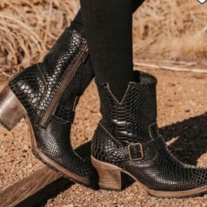 Freebird Carlito Ankle Boots In Black Snake